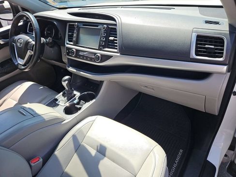 Used 2015 Toyota Highlander XLE AWD/4WD image 17