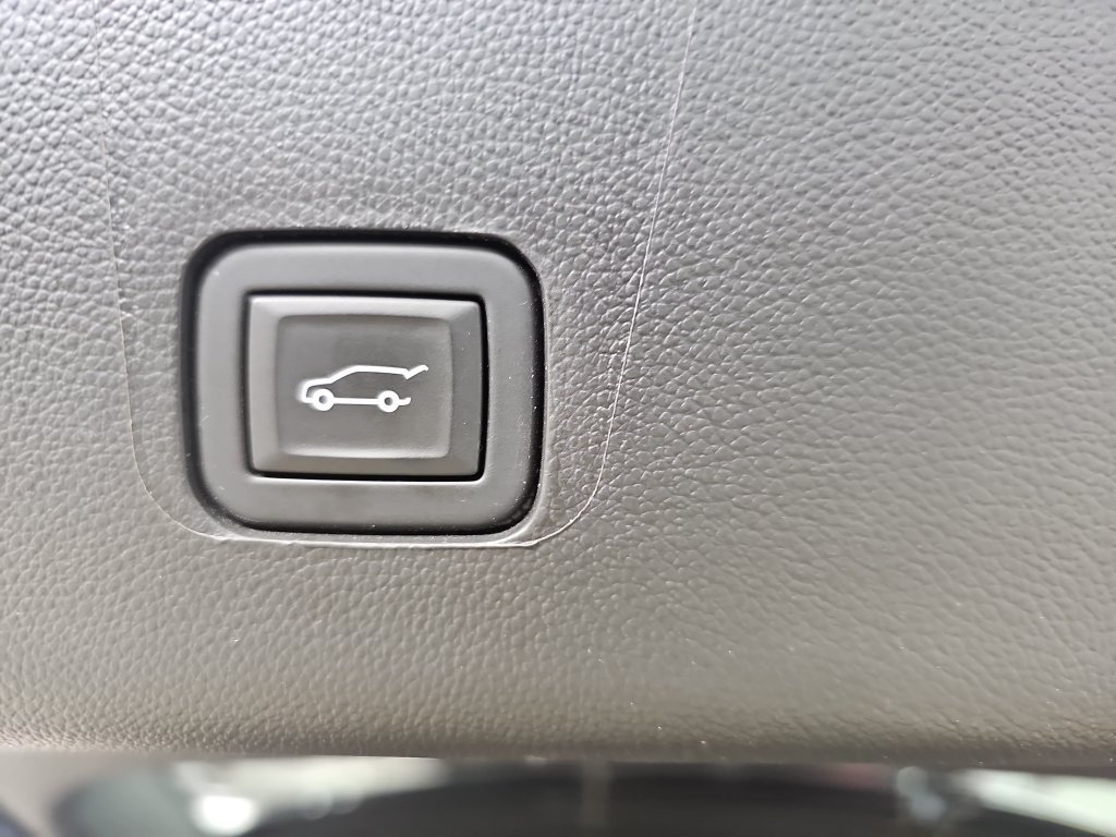 Certified 2023 Chevrolet Traverse Premier w/ Redline Edition AWD/4WD image 18