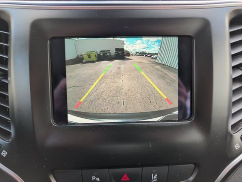 Used 2021 Jeep Cherokee Latitude Plus image 12