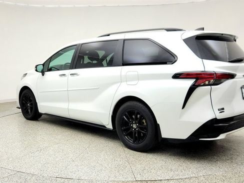 Used 2023 Toyota Sienna XSE AWD/4WD image 7