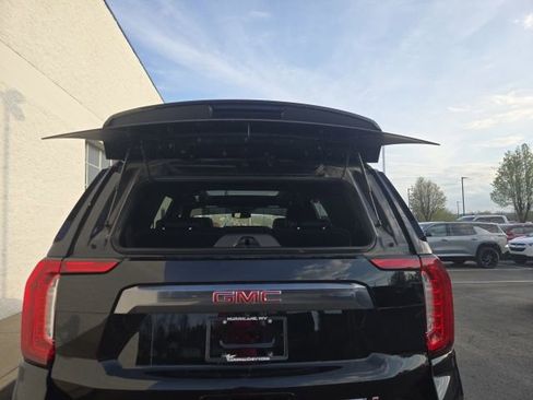 Used 2024 GMC Yukon AT4 w/ AT4 Premium Package AWD/4WD image 10