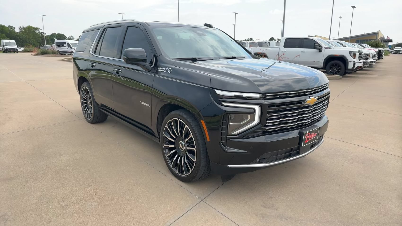 Used 2025 Chevrolet Tahoe High Country AWD/4WD image 3