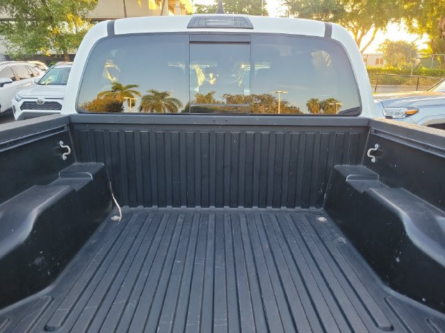 Used 2022 Toyota Tacoma SR5 w/ Technology Package RWD image 5