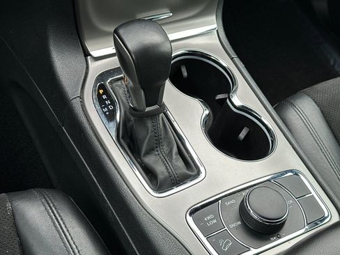 Used 2022 Jeep Grand Cherokee Laredo X AWD/4WD image 20