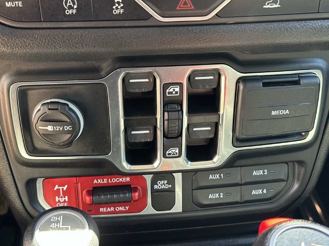 Used 2024 Jeep Wrangler Unlimited Sport AWD/4WD image 24
