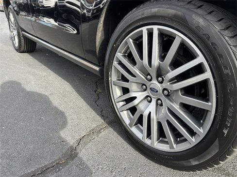 Certified 2022 Ford Expedition Limited image 11