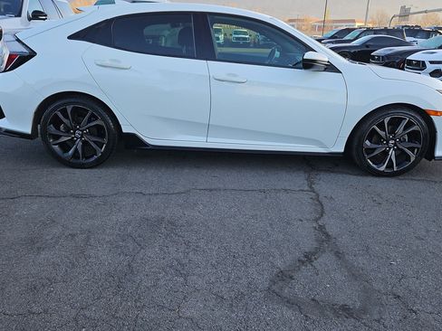 Used 2019 Honda Civic Sport image 2
