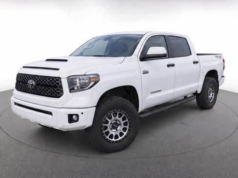 Used 2021 Toyota Tundra 4x4 CrewMax image 3