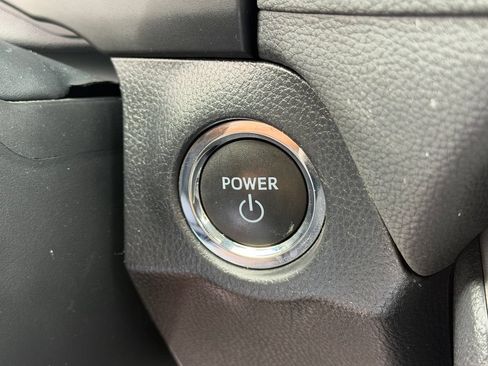 Used 2025 Toyota RAV4 XLE AWD/4WD image 31
