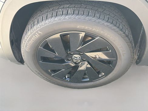 Used 2024 Volkswagen Atlas SE image 36