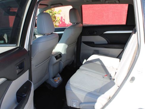 Used 2015 Toyota Highlander Plus AWD/4WD image 12