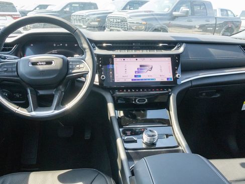 New 2027 Jeep Grand Cherokee Limited AWD/4WD image 19