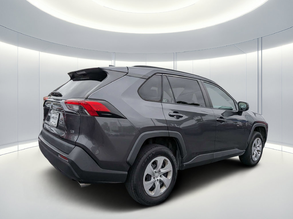 Used 2021 Toyota RAV4 LE FWD image 4