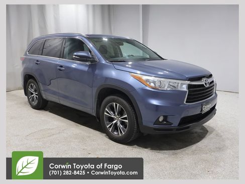 Used 2016 Toyota Highlander XLE AWD/4WD image 1