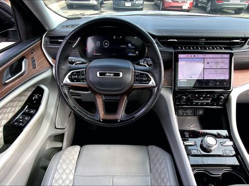 Used 2023 Jeep Grand Cherokee L Summit w/ Luxury Tech Group V AWD/4WD image 6