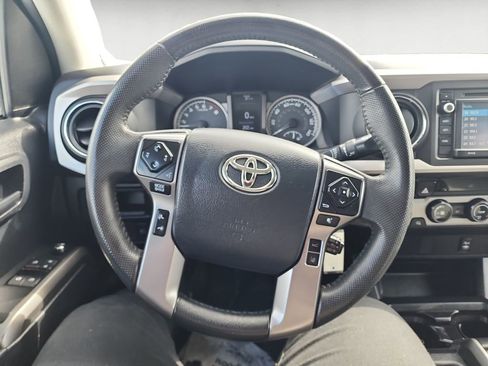 Certified 2018 Toyota Tacoma SR5 image 10