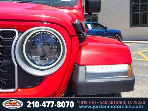 Used 2025 Jeep Wrangler Unlimited Sahara AWD/4WD image 9
