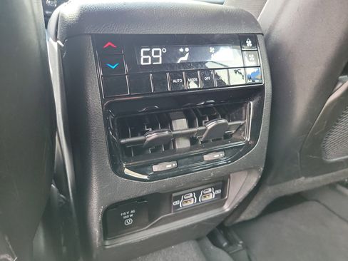 Used 2024 Jeep Grand Cherokee L Laredo image 13