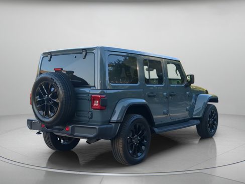 Used 2025 Jeep Wrangler Unlimited Sahara AWD/4WD image 40