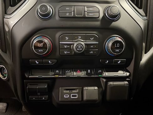 Used 2020 Chevrolet Silverado 1500 LTZ AWD/4WD image 14