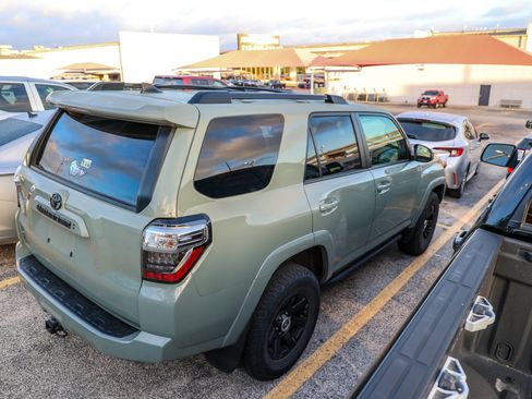 Used 2022 Toyota 4Runner Trail Special Edition AWD/4WD image 7