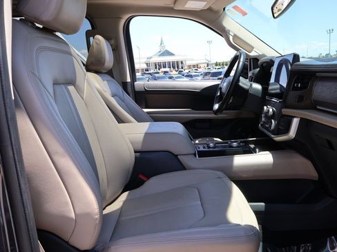 Used 2024 Ford Expedition Limited AWD/4WD image 9