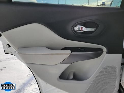Used 2019 Jeep Cherokee Limited w/ Technology Group AWD/4WD image 11