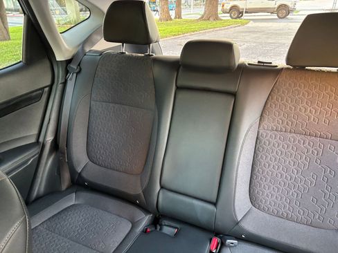 Used 2025 Kia Seltos S image 33