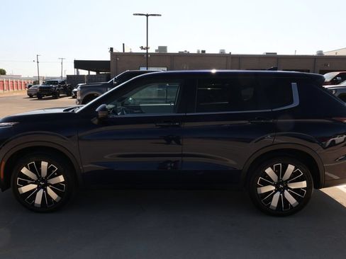 Used 2025 Mitsubishi Outlander SE FWD image 8