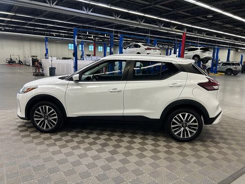 Used 2022 Nissan Kicks SV FWD image 8