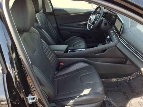 Used 2023 Hyundai Elantra Limited image 17