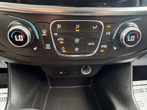 Used 2021 Chevrolet Traverse LT w/ LPO, Black Accent Package AWD/4WD image 29