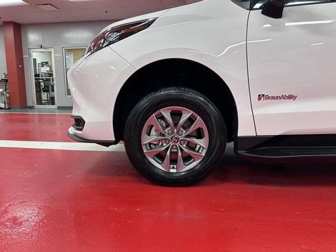 Used 2026 Toyota Sienna LE image 28