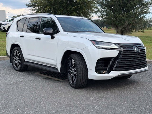 Used 2025 Lexus LX 600 4WD w/ Appearance Package image 14