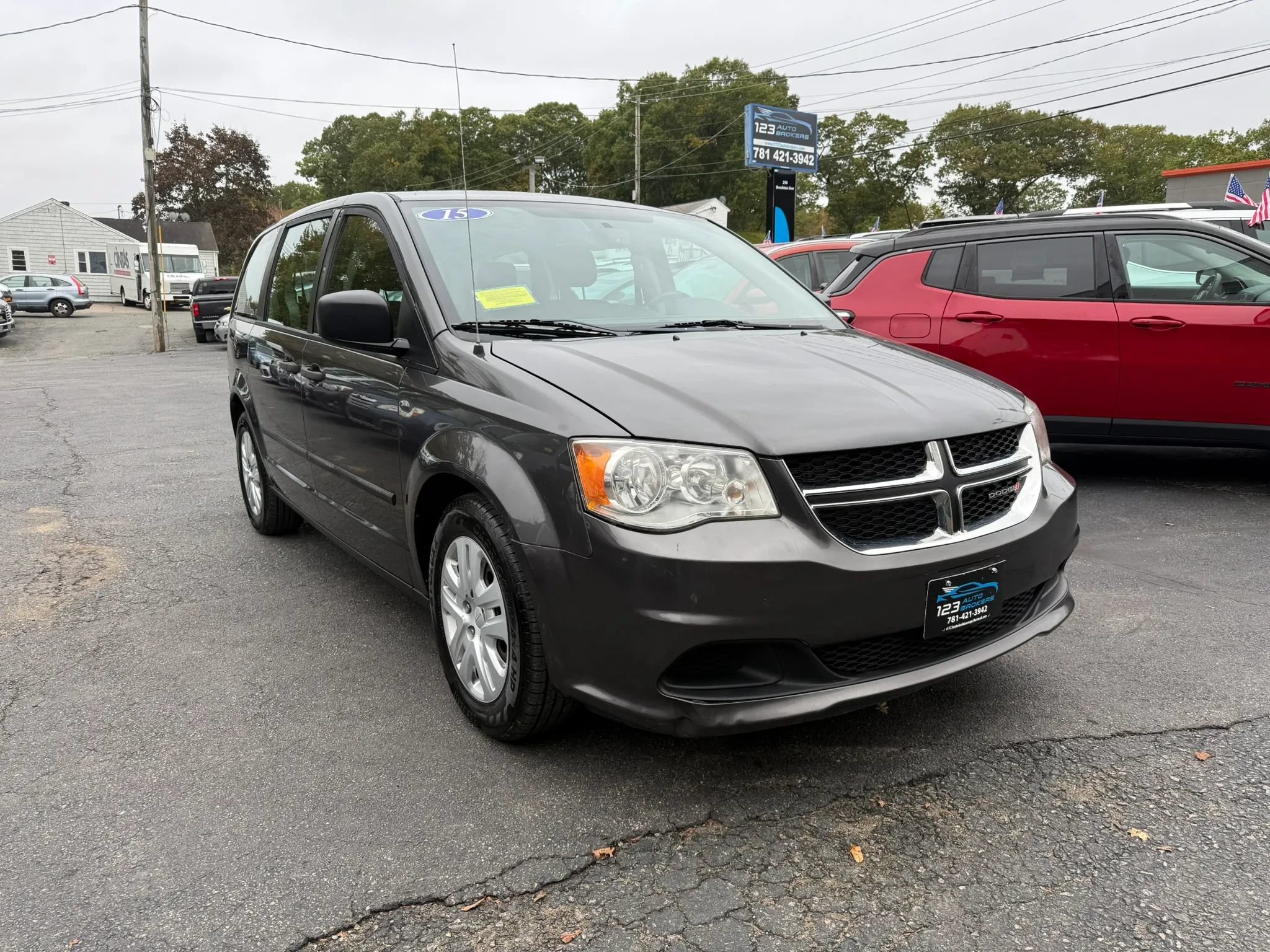 Used 2015 Dodge Grand Caravan American Value Package w/ UConnect Hands-Free Group FWD image 1