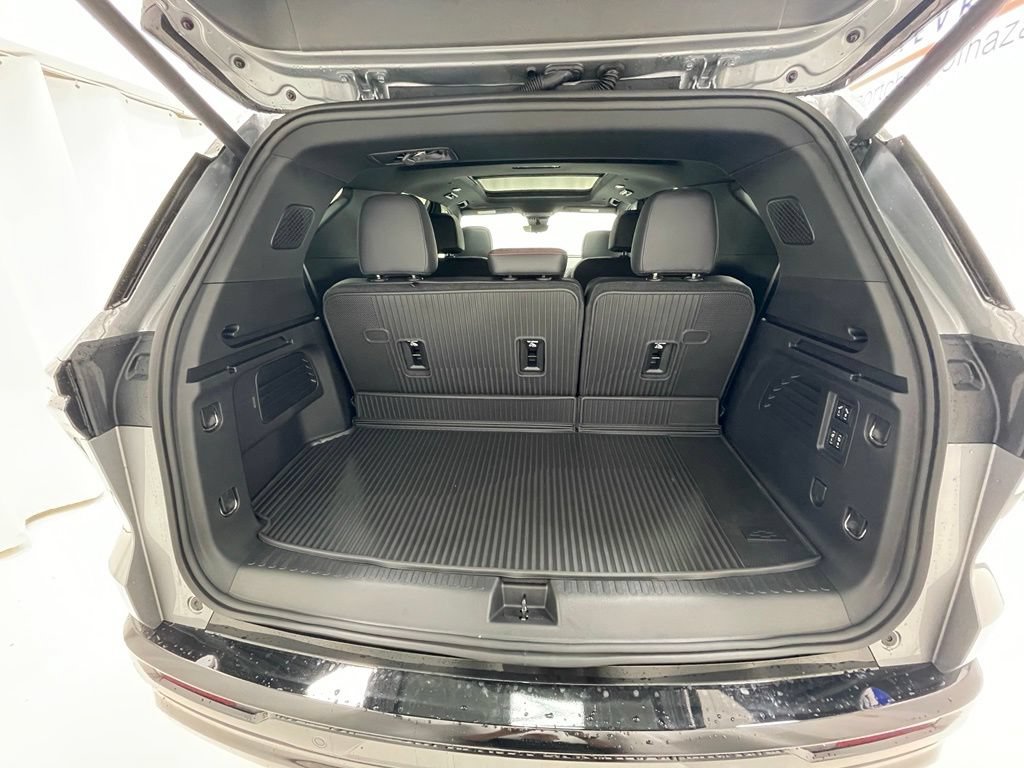 New 2026 Chevrolet Traverse RS w/ LPO, Floor Liner Package AWD/4WD image 6