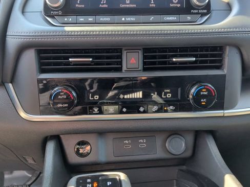 Used 2024 Nissan Rogue SV FWD image 18