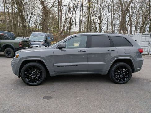 Certified 2022 Jeep Grand Cherokee Laredo X AWD/4WD image 9