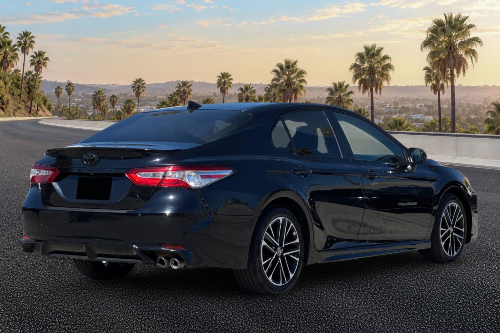 Used 2020 Toyota Camry SE FWD image 4
