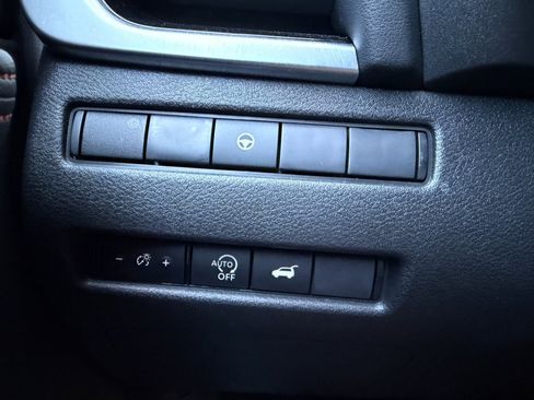 Used 2025 Nissan Rogue SV AWD/4WD image 28