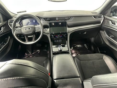 Certified 2023 Jeep Grand Cherokee Altitude image 17