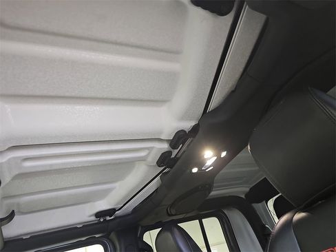 Used 2020 Jeep Gladiator Rubicon image 28