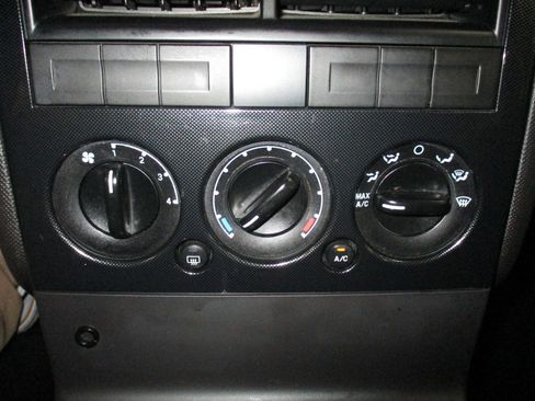 Used 2010 Ford Explorer XLT image 23