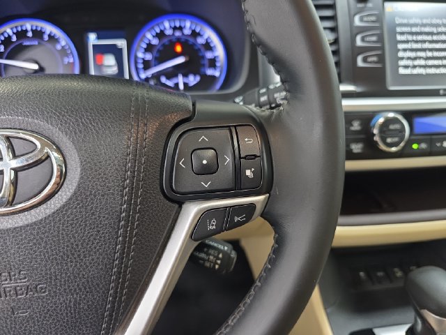 Used 2018 Toyota Highlander XLE AWD/4WD image 18