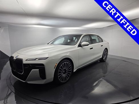 Certified 2025 BMW 760i xDrive image 8