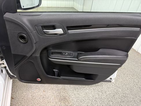 Used 2018 Chrysler 300 S w/ 300S Premium Group image 37