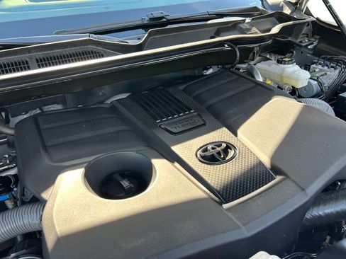 Used 2024 Toyota Tundra Platinum AWD/4WD image 30