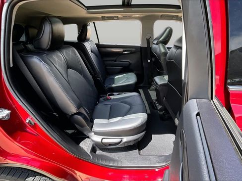 Used 2021 Toyota Highlander Platinum AWD/4WD image 19