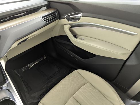 Certified 2024 Audi Q8 e-tron Premium Plus w/ Premium Plus Package image 11