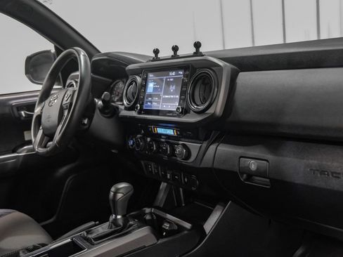 Used 2020 Toyota Tacoma TRD Off-Road w/ Advanced Technology Package image 12